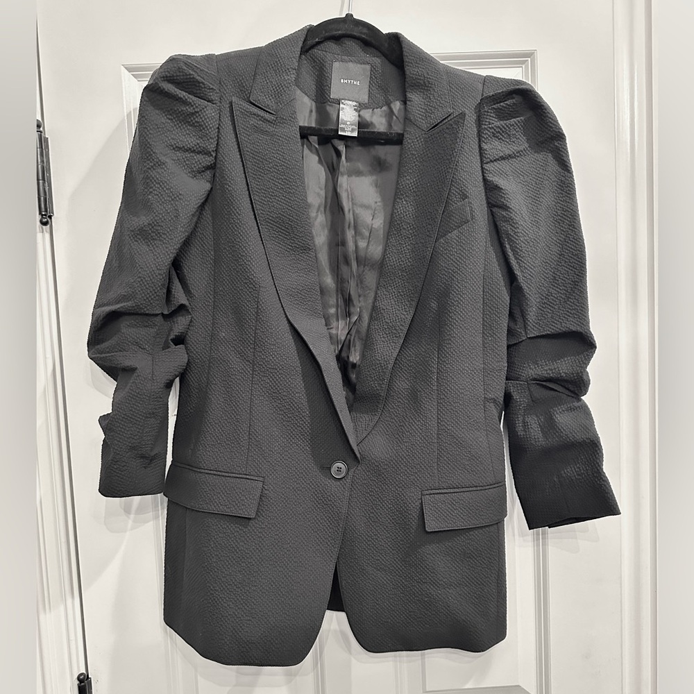 SMYTHE scrunch sleeve long line blazer - black seersucker - Picture 6 of 11